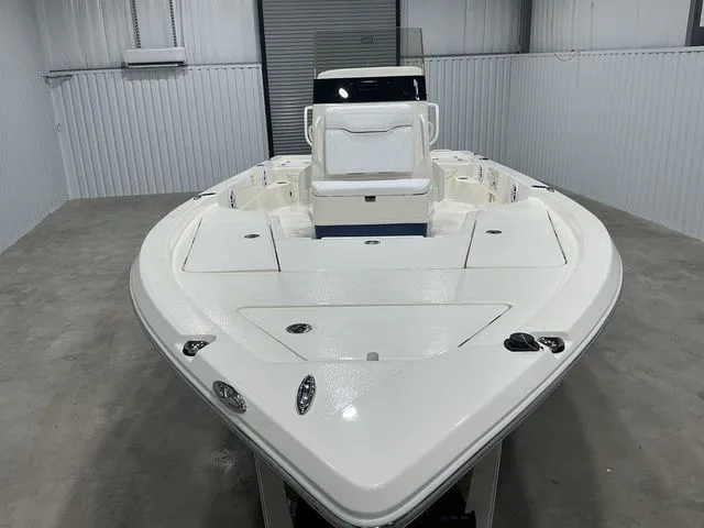 Slide: The Image of Skeeter SX221 2026 - 8