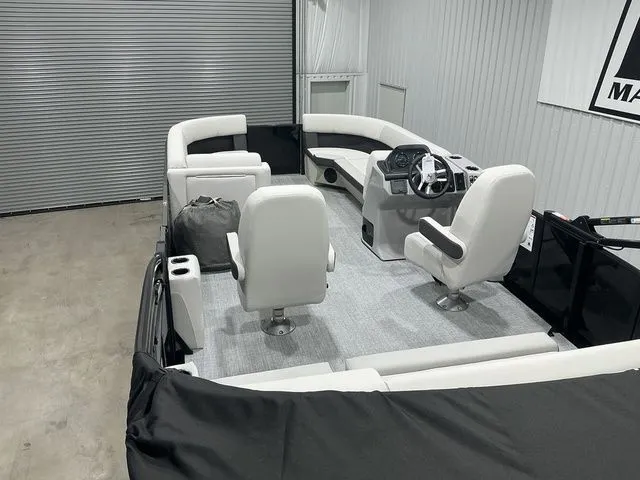 Slide: The Image of Harris Cruiser 230 SLDH 2026 - 10