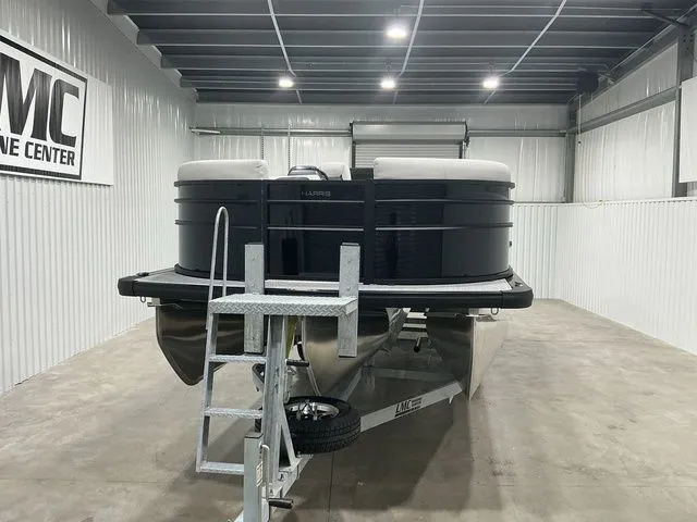 Slide: The Image of Harris Cruiser 230 SLDH 2026 - 11