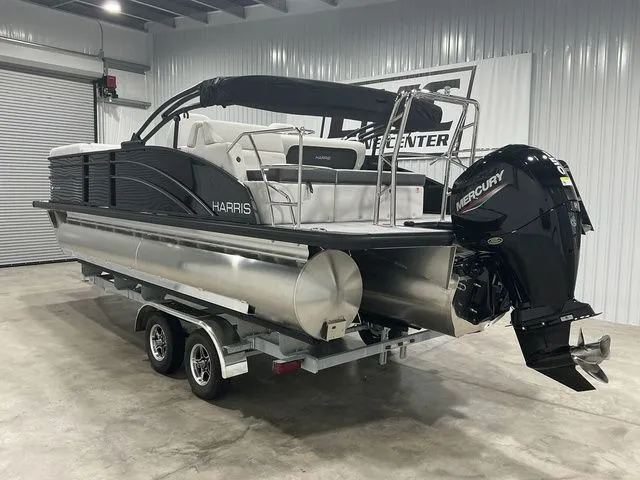 Slide: The Image of Harris Cruiser 230 SLDH 2026 - 12