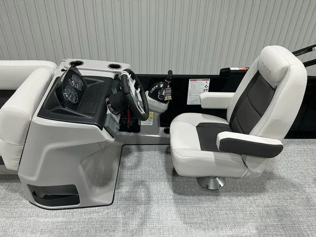 Slide: The Image of Harris Cruiser 230 SLDH 2026 - 17