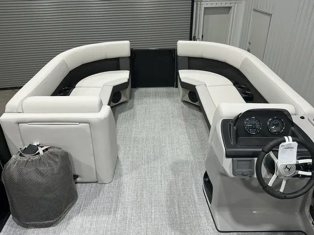 Slide: The Image of Harris Cruiser 230 SLDH 2026 - 3