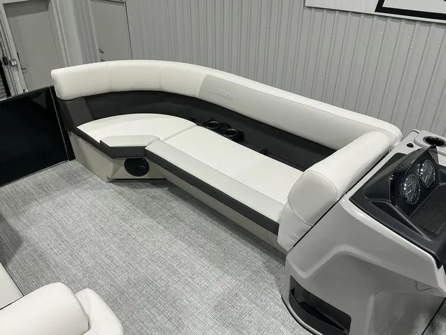 Slide: The Image of Harris Cruiser 230 SLDH 2026 - 5