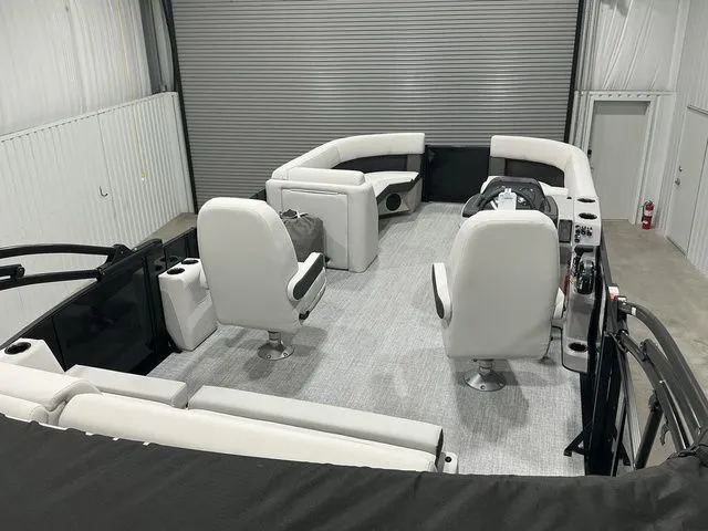 Slide: The Image of Harris Cruiser 230 SLDH 2026 - 6