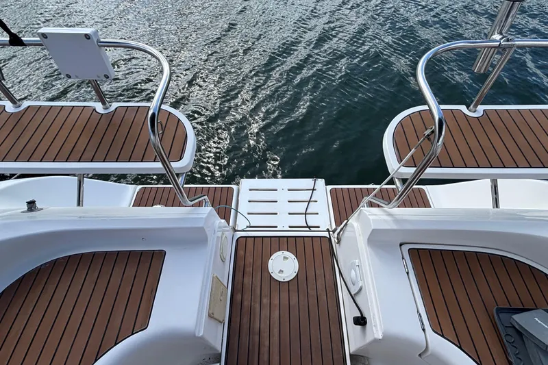 Slide: The Image of Stern view of 2006 Hunter 38 sailboat with teak deck and stainless steel railings. - 21