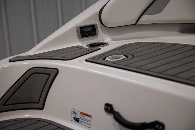 Slide: The Image of Yamaha AR195 2018 - 16