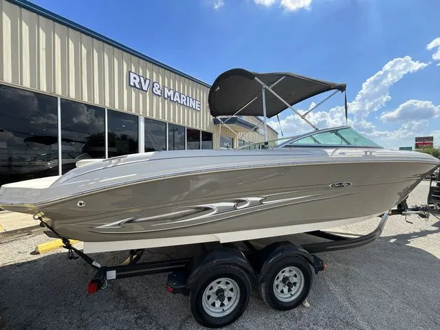 Slide: The Image of Sea Ray 220 Select 2005 - 3