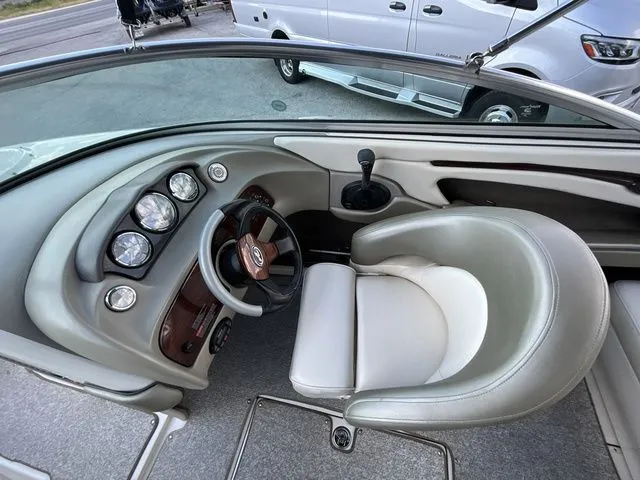 Slide: The Image of Sea Ray 220 Select 2005 - 6