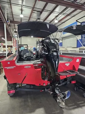 Slide: The Image of Tracker Targa V-18 Combo 2026 - 3