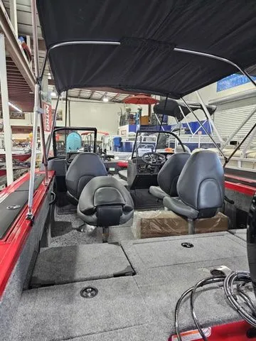 Slide: The Image of Tracker Targa V-18 Combo 2026 - 4