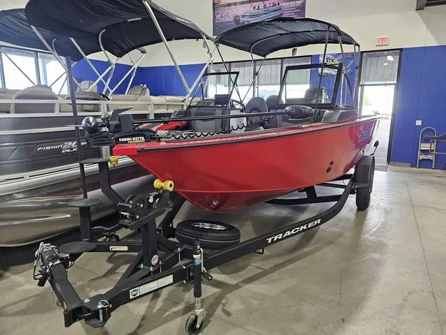 Slide: The Image of Tracker Targa V-18 Combo 2026 - 5