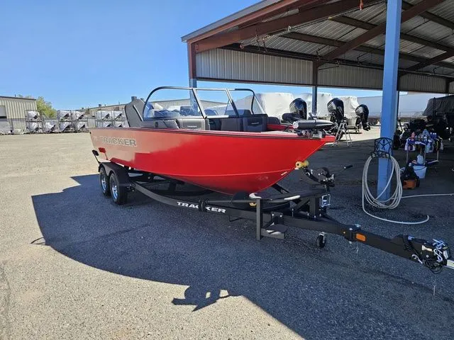 Slide: The Image of Tracker Targa V-18 Combo 2026 - 9