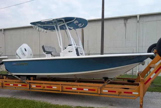 Slide: The Image of Sea Pro 210 DLX BAY 2026 - 10