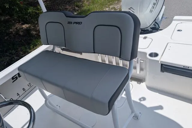 Slide: The Image of Sea Pro 210 DLX BAY 2026 - 4