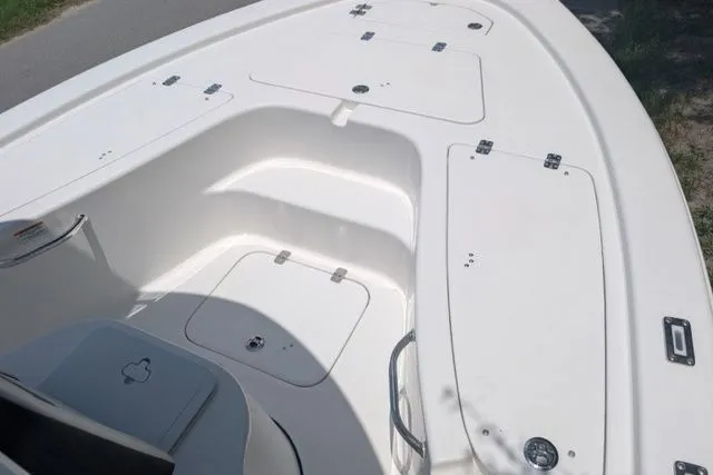 Slide: The Image of Sea Pro 210 DLX BAY 2026 - 6