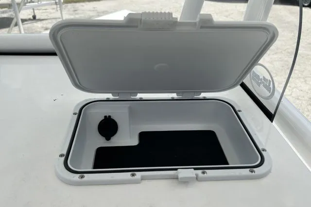 Slide: The Image of Sea Pro 230 DLX BAY 2025 - 12