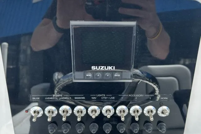 Slide: The Image of Sea Pro 230 DLX BAY 2025 - 13