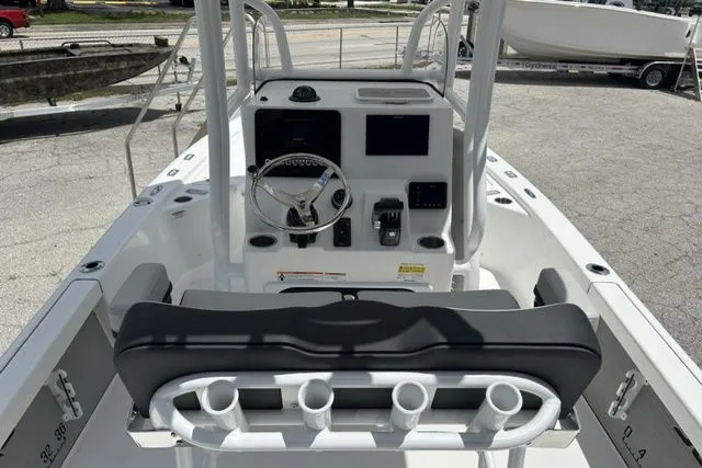 Slide: The Image of Sea Pro 230 DLX BAY 2025 - 4