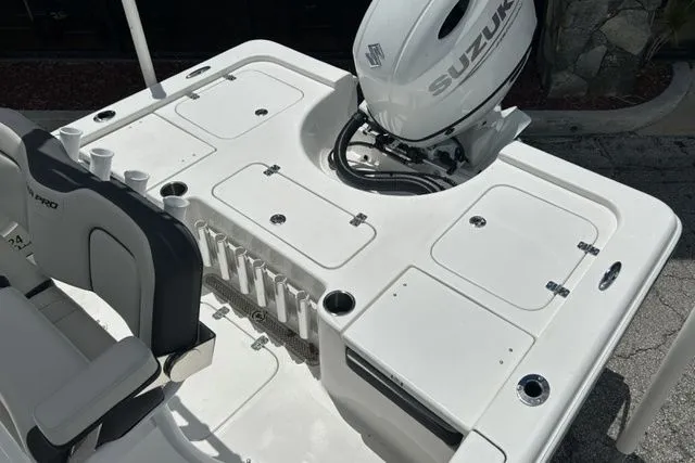 Slide: The Image of Sea Pro 230 DLX BAY 2025 - 8