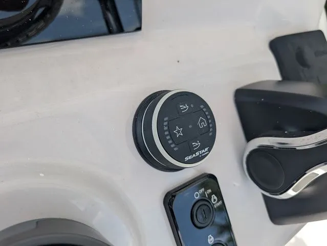 Slide: The Image of Sea Pro 230 DLX BAY 2026 - 6