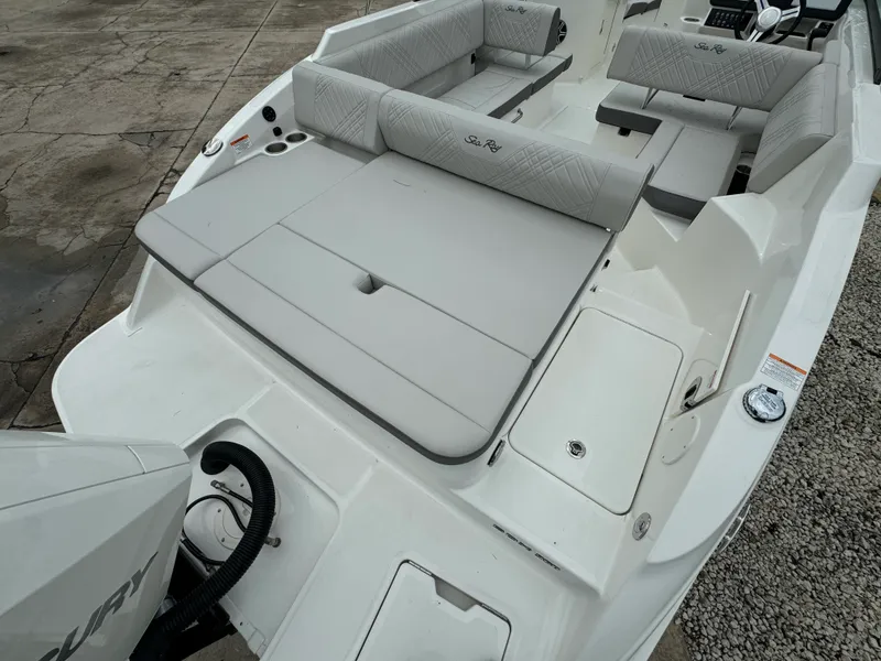 Slide: The Image of Sea Ray SDX 250 Outboard 2026 - 21