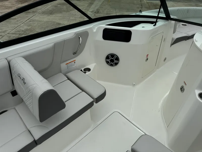 Slide: The Image of Sea Ray SDX 250 Outboard 2026 - 25
