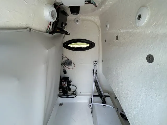 Slide: The Image of Sea Pro 250 DLX BAY 2025 - 11