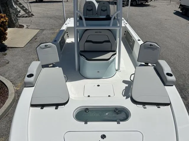 Slide: The Image of Sea Pro 250 DLX BAY 2025 - 3