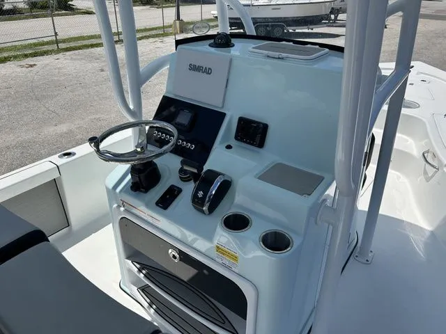 Slide: The Image of Sea Pro 250 DLX BAY 2025 - 6