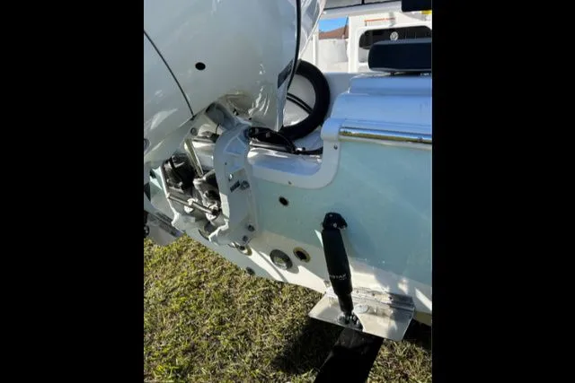 Slide: The Image of Sea Pro 202 Center Console 2025 - 4