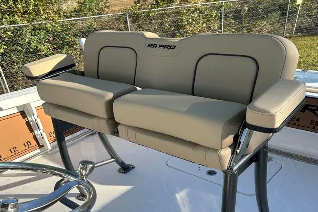 Slide: The Image of Sea Pro 222 Center Console 2025 - 3