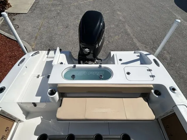 Slide: The Image of Sea Pro 222 Center Console 2025 - 9