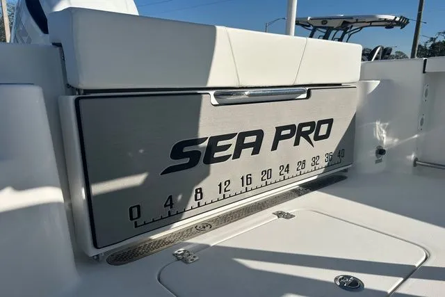 Slide: The Image of Sea Pro 242 DLX DEEP-V 2025 - 11