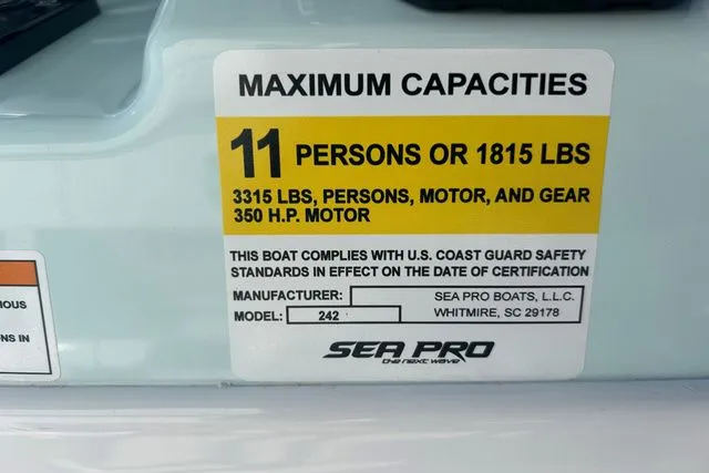 Slide: The Image of Sea Pro 242 DLX DEEP-V 2025 - 8