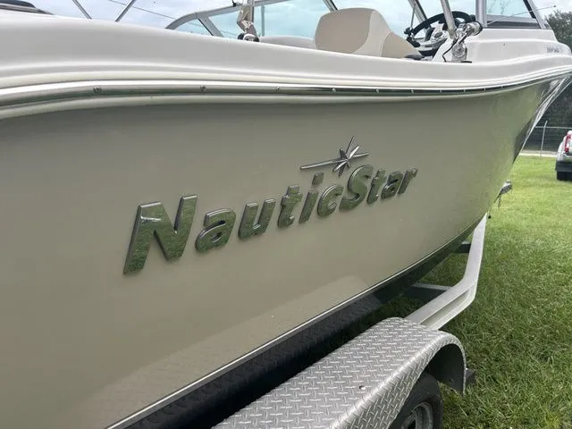 Slide: The Image of NauticStar 2000 X DC 2015 - 13