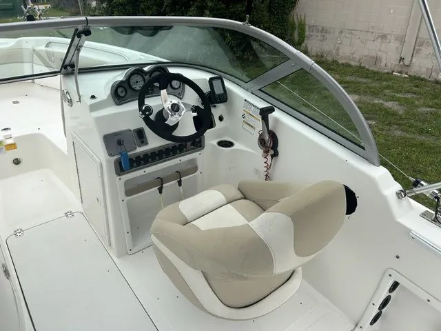 Slide: The Image of NauticStar 2000 X DC 2015 - 5