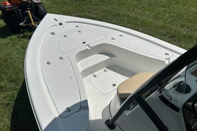 Slide: The Image of Sea Pro 210 DLX BAY 2025 - 4