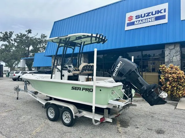 Slide: The Image of Sea Pro 210 DLX BAY 2025 - 8