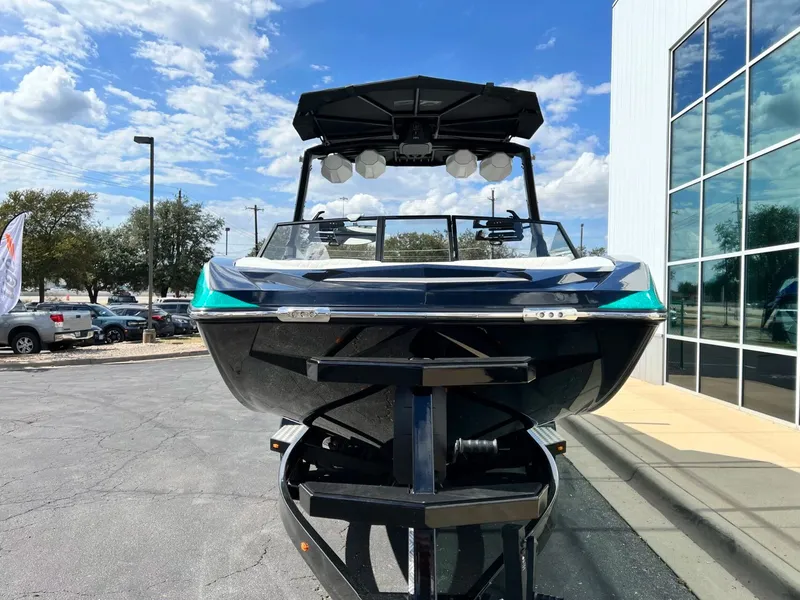 Slide: The Image of Tigé 24RZX 2023 - 10