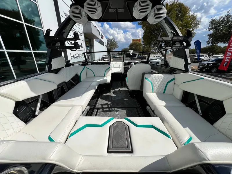 Slide: The Image of Tigé 24RZX 2023 - 17