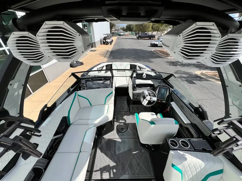 Slide: The Image of Tigé 24RZX 2023 - 18