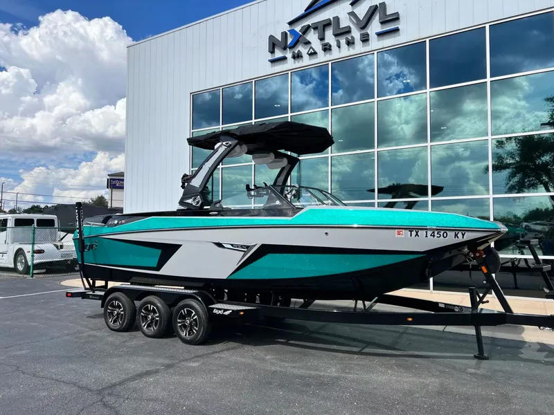 Slide: The Image of Tigé 24RZX 2023 - 2