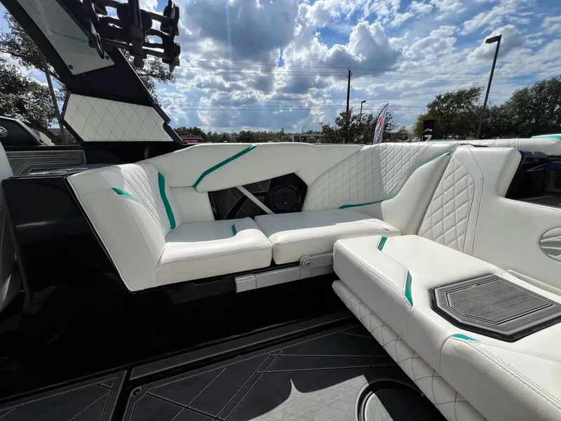 Slide: The Image of Tigé 24RZX 2023 - 20