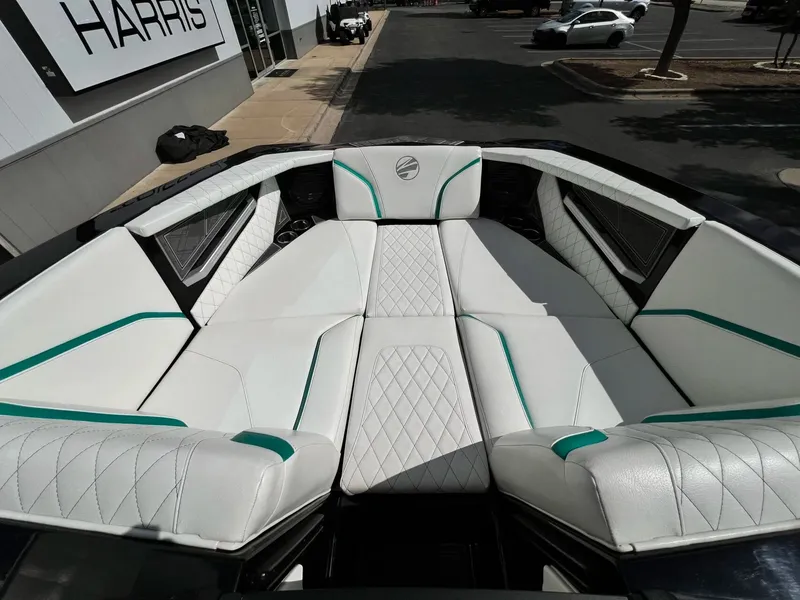 Slide: The Image of Tigé 24RZX 2023 - 23