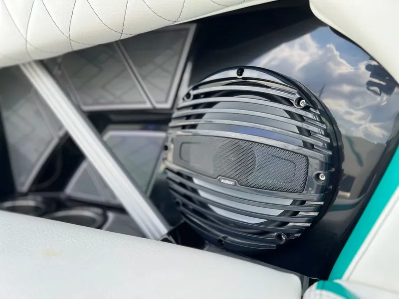 Slide: The Image of Tigé 24RZX 2023 - 33