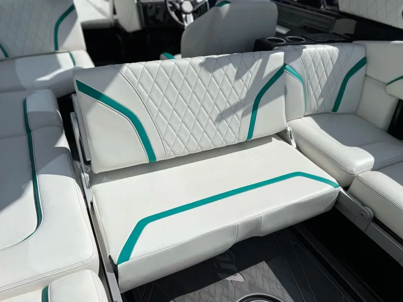 Slide: The Image of Tigé 24RZX 2023 - 34