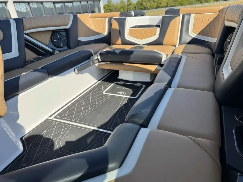 Slide: The Image of Tigé 25ZX 2020 - 13