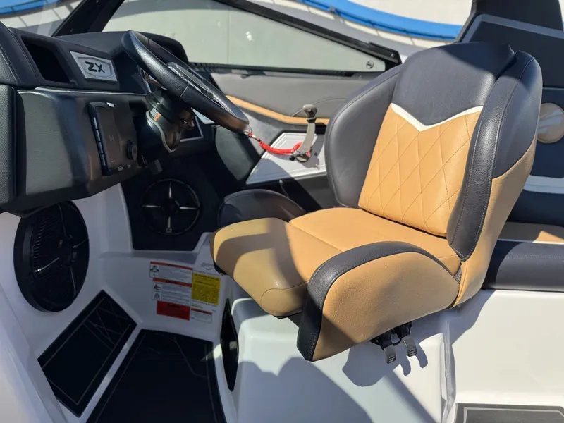 Slide: The Image of Tigé 25ZX 2020 - 16