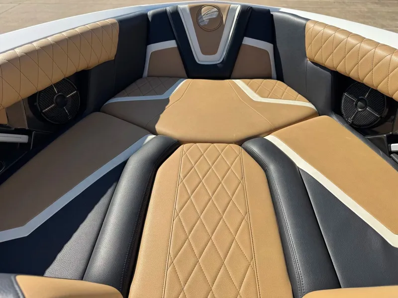 Slide: The Image of Tigé 25ZX 2020 - 17