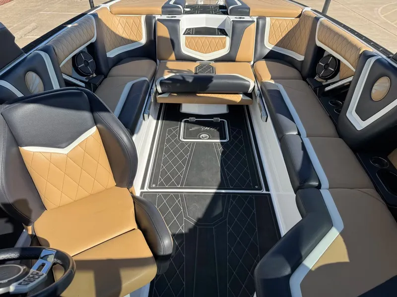 Slide: The Image of Tigé 25ZX 2020 - 18